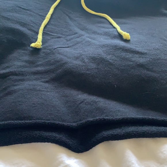 City Streets Juniors Cropped Top w/ Hood - Picture 2 of 6